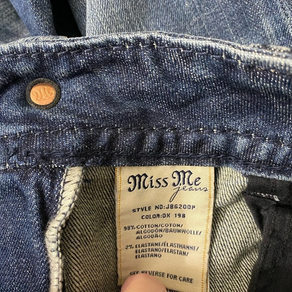 Miss Me boyfriend jeans capris size 28. X-10